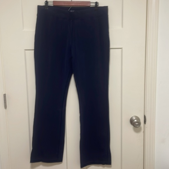 6 pair athletic pant bundle for $8 - Picture 7 of 12